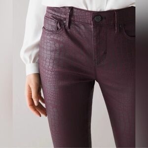 White House Black Market COATED CROC BLACK CHERRY SKINNY Size 2R